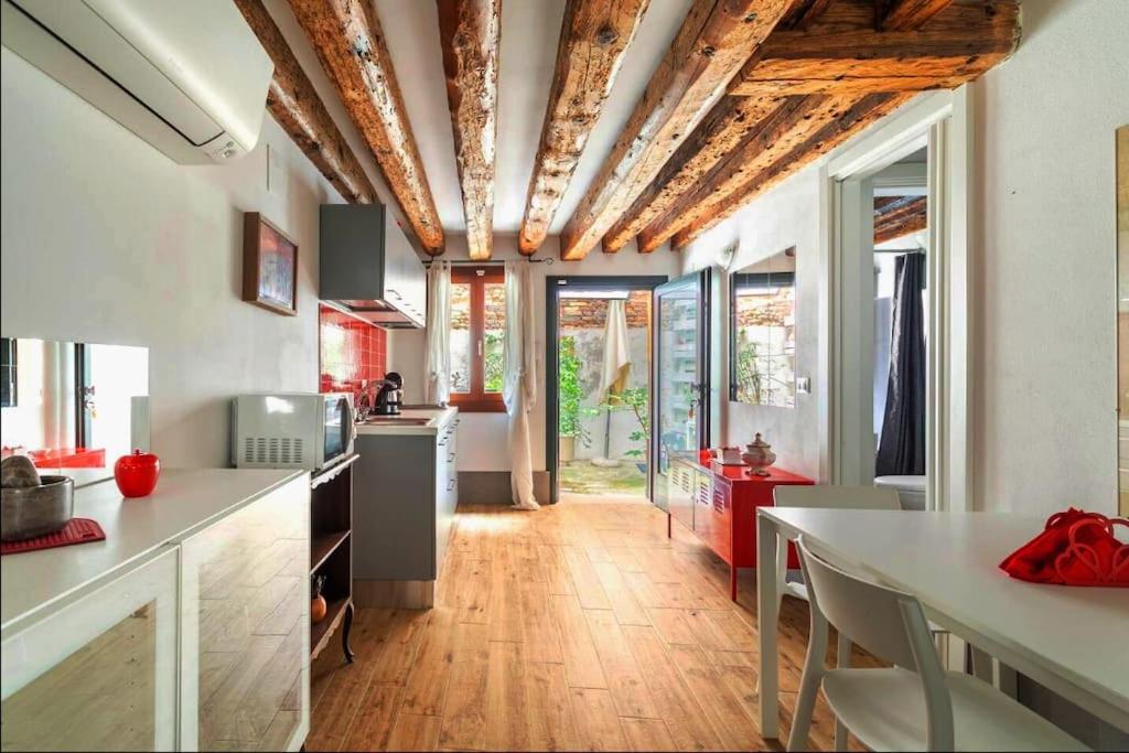 Ca 3 Leoni - Romantic House In The Heart Of Venedig