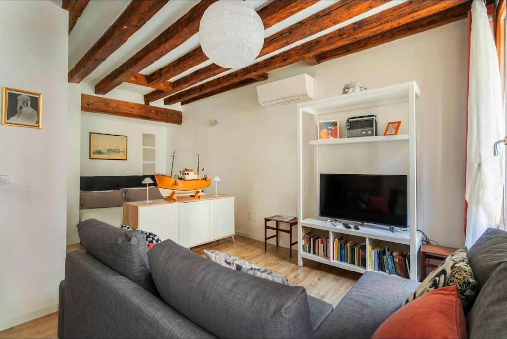 Ca 3 Leoni - Romantic House In The Heart Of Ferienhaus *